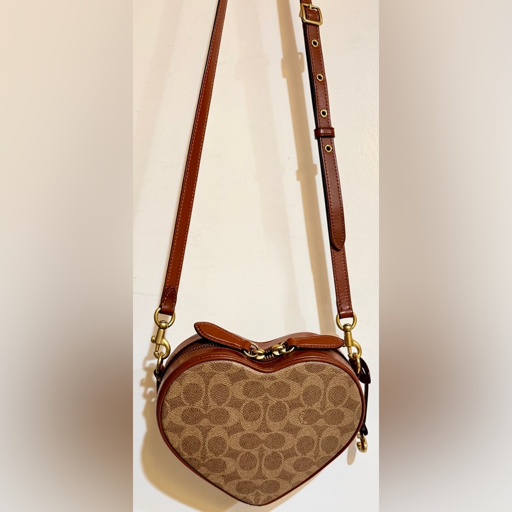 ❤️Coach-Heart Signature Monogram Canvas Crossbody Bag❤️
